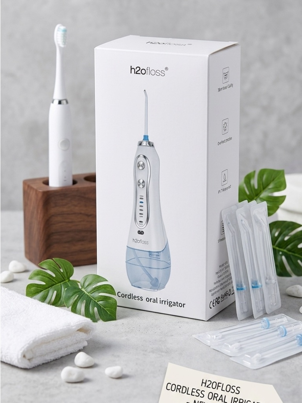 Cordless Oral Irrigator – White with Clear Blue Tank
